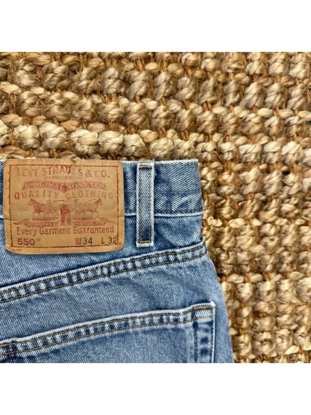 Vintage 90s Levi's 550 Relaxed Fit Mens Medium Wash Denim Jeans W34 L32 (34x32)